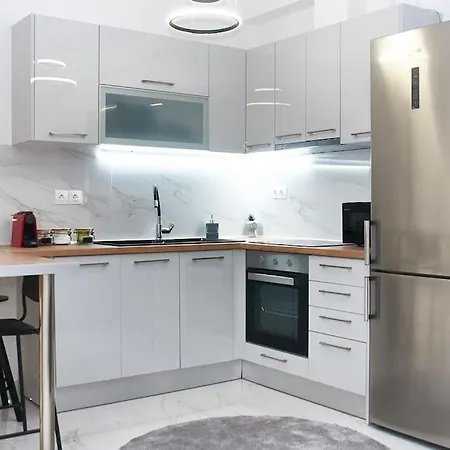 Urban Luxury In The Heart Of Skg Апартамент Солун